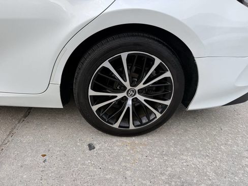 Used 2018 Toyota Camry XLE FWD image 34