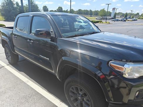 Used 2023 Toyota Tacoma SR5 AWD/4WD image 1