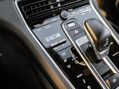 Used 2018 Porsche Panamera image 25