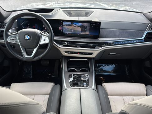 Used 2023 BMW X7 xDrive40i w/ Executive Package image 10