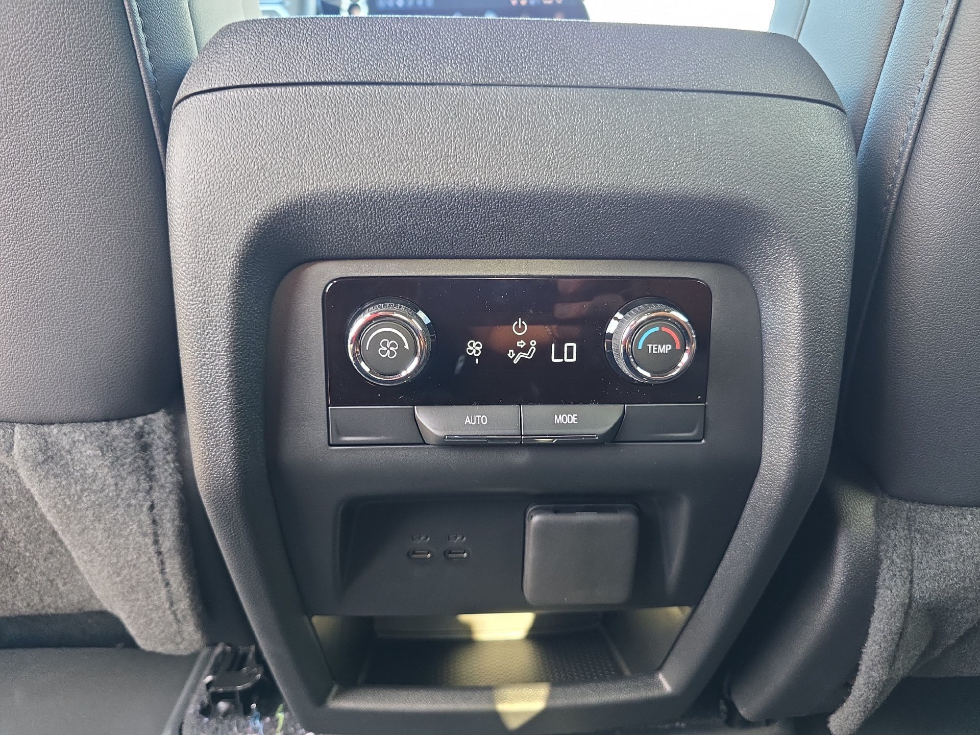 New 2027 Chevrolet Traverse Z71 w/ Enhanced Driving Package AWD/4WD image 8
