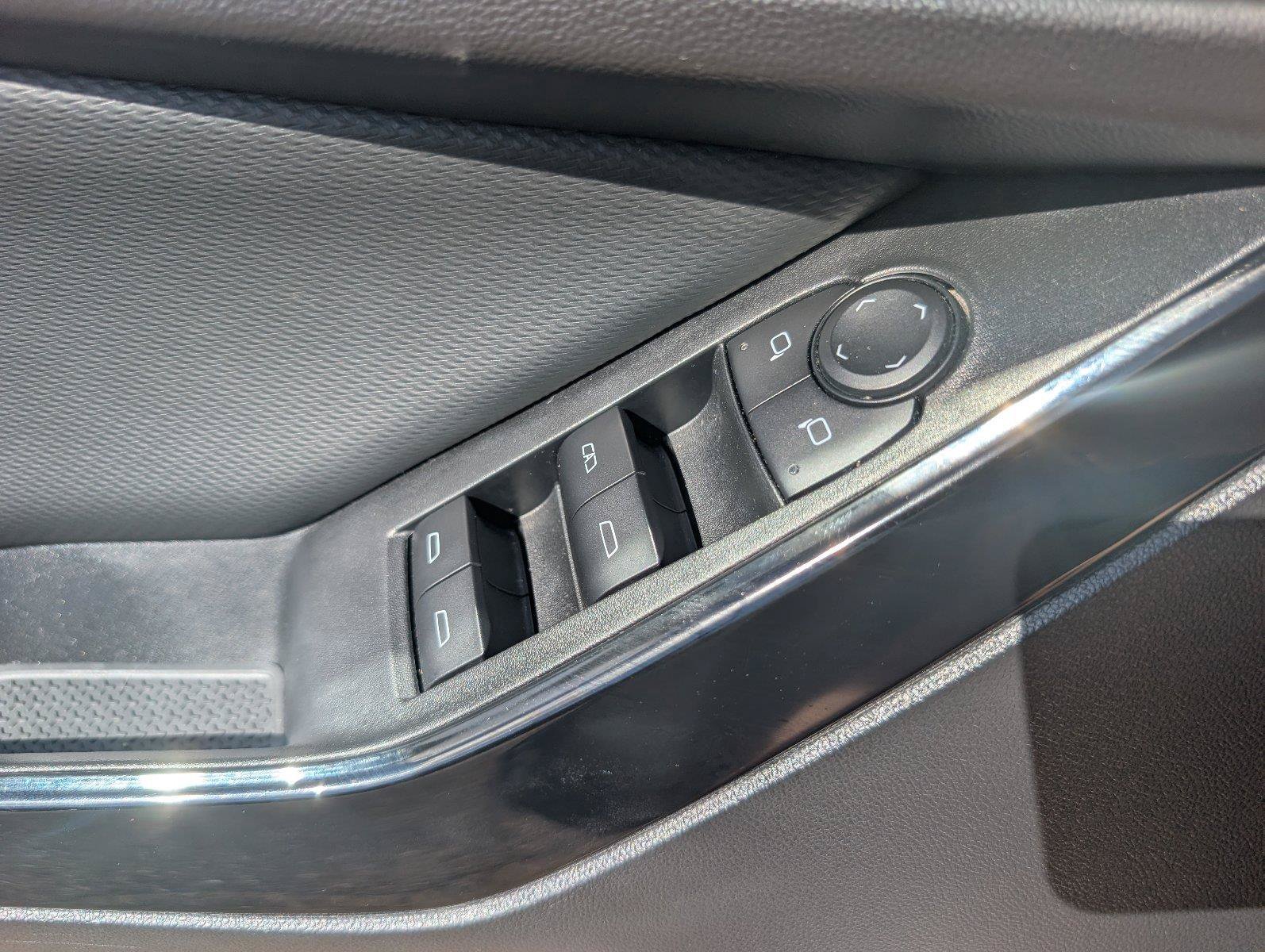 Used 2025 Chevrolet Equinox LT w/ Convenience Package II FWD image 29