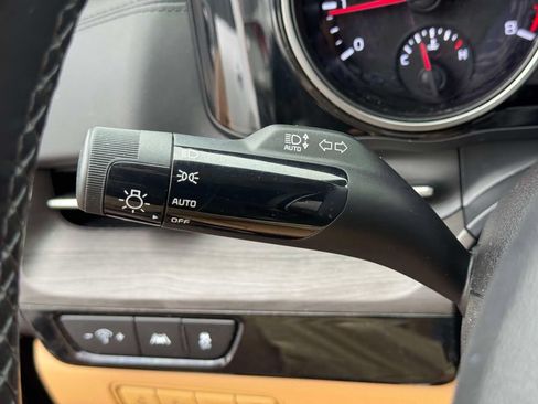 Used 2024 Kia Carnival EX FWD image 22