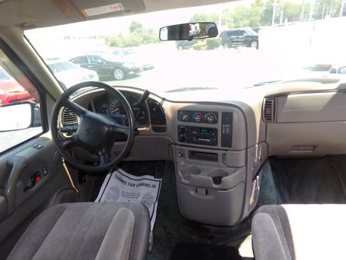 Used 1998 Chevrolet Astro w/ Convenience Group image 25