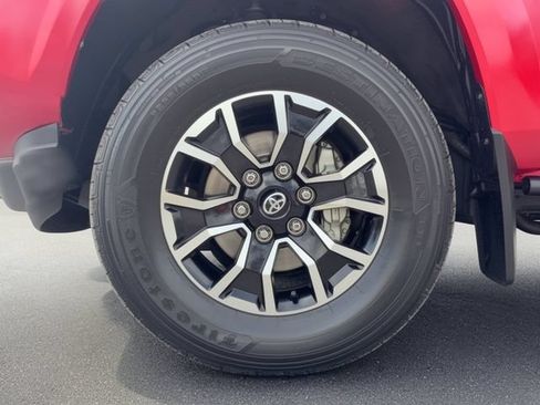 Used 2022 Toyota Tacoma TRD Sport w/ Technology Package RWD image 12