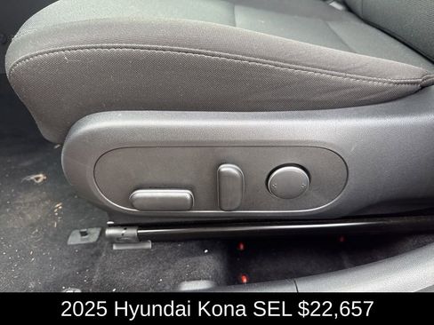 Used 2025 Hyundai Kona SEL image 13