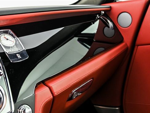 Used 2018 Rolls-Royce Wraith RWD image 33