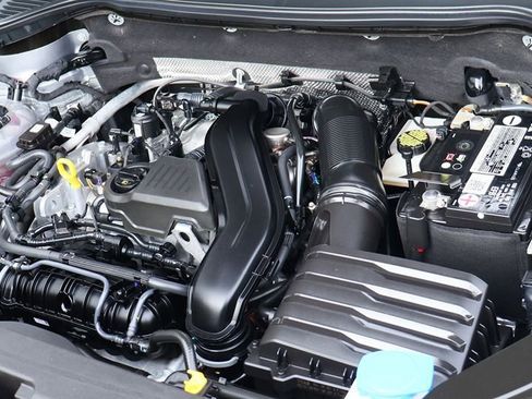 Used 2022 Volkswagen Taos SE w/ Panoramic Sunroof Package image 60