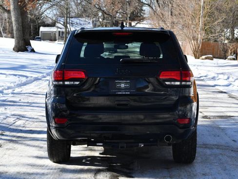 Used 2017 Jeep Grand Cherokee Altitude image 5