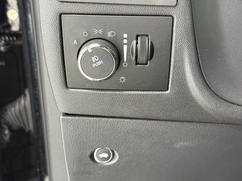 Used 2013 Dodge Challenger R/T image 10