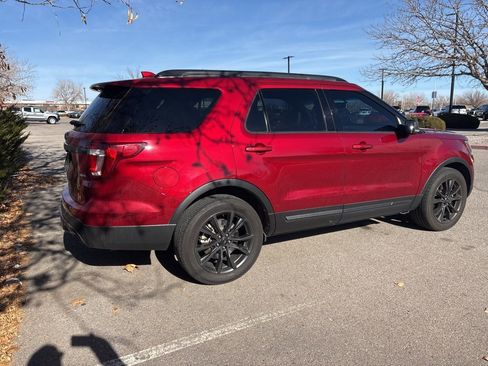 Used 2017 Ford Explorer XLT w/ Equipment Group 202A image 3