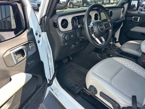 Used 2023 Jeep Gladiator Overland AWD/4WD image 10