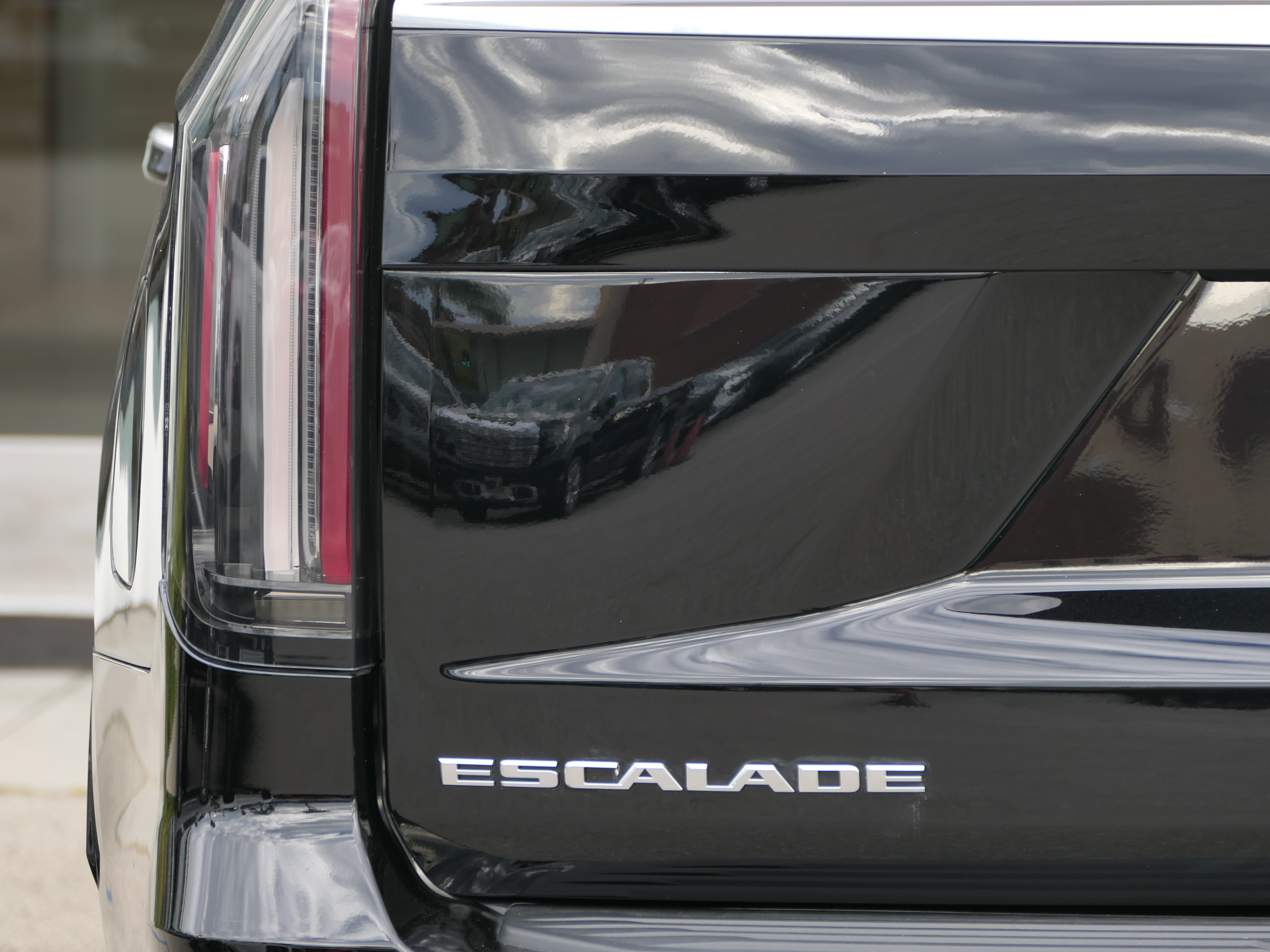 Certified 2023 Cadillac Escalade Premium Luxury Platinum AWD/4WD image 4
