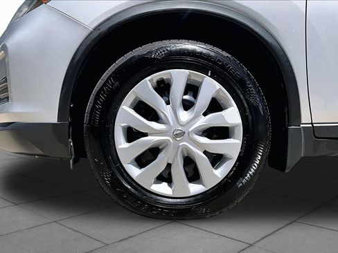 Used 2020 Nissan Rogue S FWD image 11