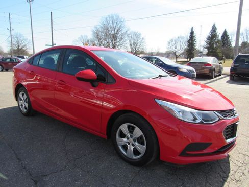 Used 2018 Chevrolet Cruze LS image 21