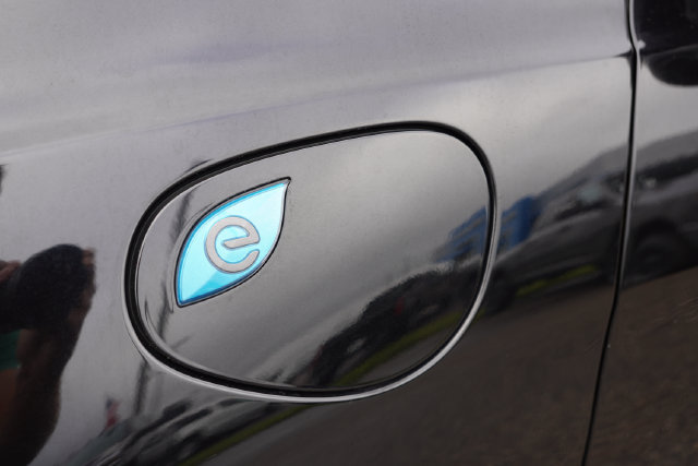 Certified 2024 Chrysler Pacifica Limited FWD image 14