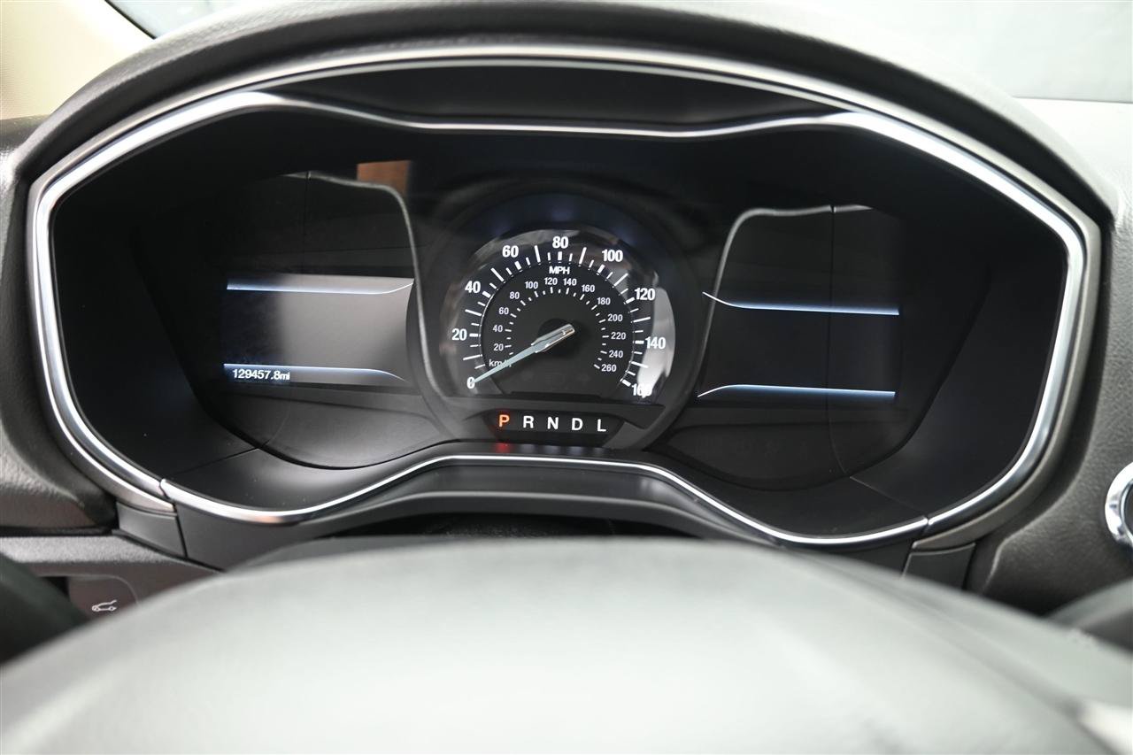 Used 2017 Ford Fusion SE w/ Fusion SE Technology Package FWD image 13