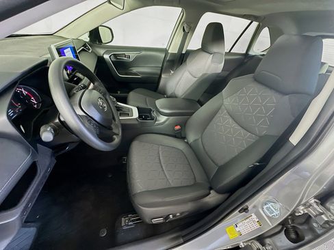 Used 2025 Toyota RAV4 XLE w/ Convenience Package image 13