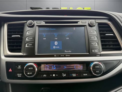 Used 2019 Toyota Highlander SE AWD/4WD image 32