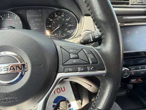 Used 2020 Nissan Rogue SV AWD/4WD image 30