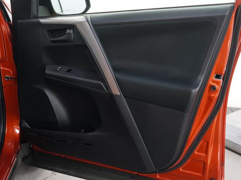 Used 2015 Toyota RAV4 LE AWD/4WD image 9