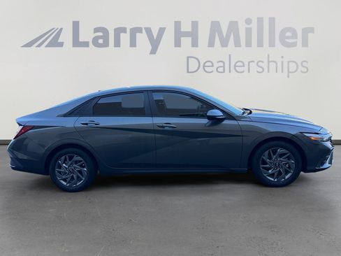Used 2024 Hyundai Elantra SEL FWD image 6