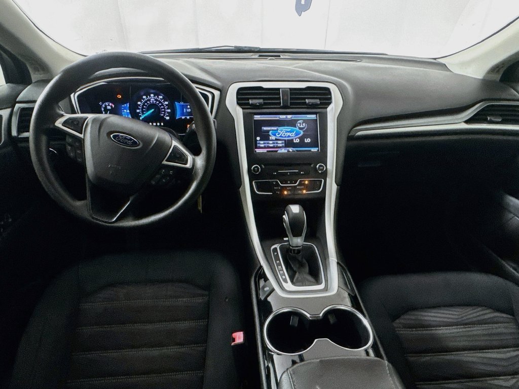 Used 2016 Ford Fusion SE FWD image 24
