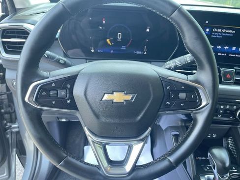 Certified 2025 Chevrolet TrailBlazer LT w/ Convenience Package FWD image 11