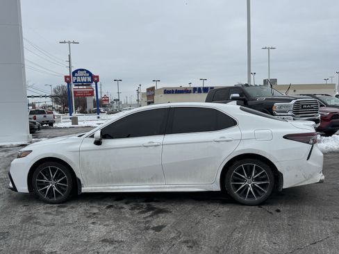 Used 2024 Toyota Camry SE image 13