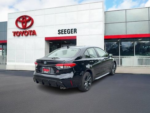 Used 2025 Toyota Corolla SE FWD image 3