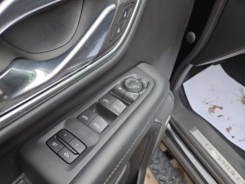 Used 2023 Chevrolet Tahoe Z71 w/ Luxury Package image 17