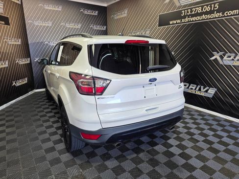 Used 2017 Ford Escape SE w/ SE Sport Appearance Package image 12