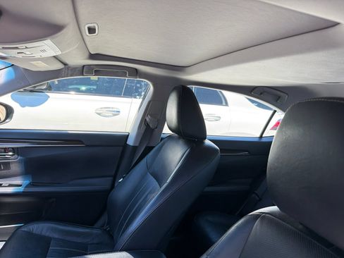 Used 2016 Lexus ES 350 w/ Luxury Package w/Wood Trim FWD image 8