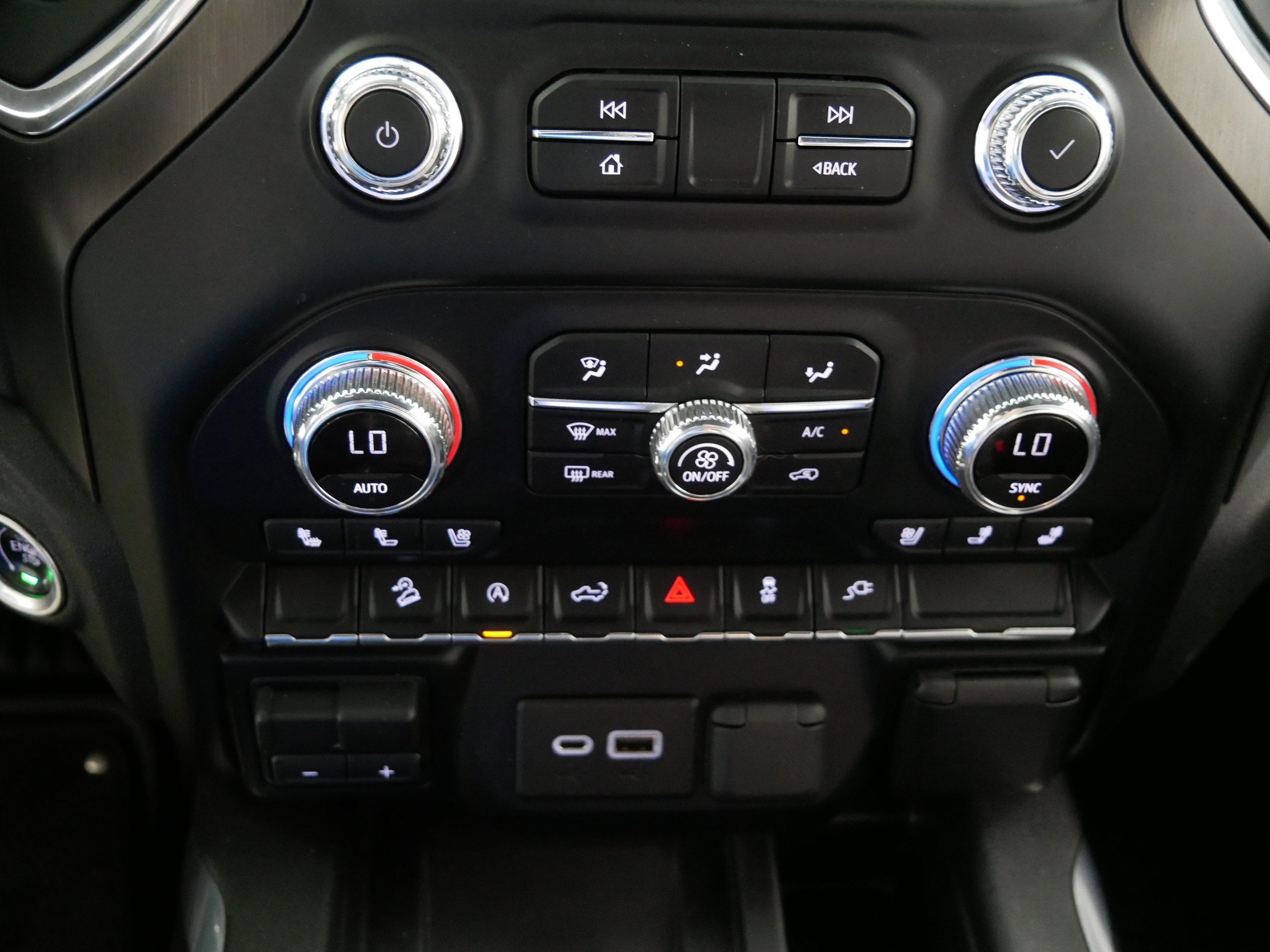 Used 2021 GMC Sierra 1500 AT4 w/ AT4 Preferred Package AWD/4WD image 23