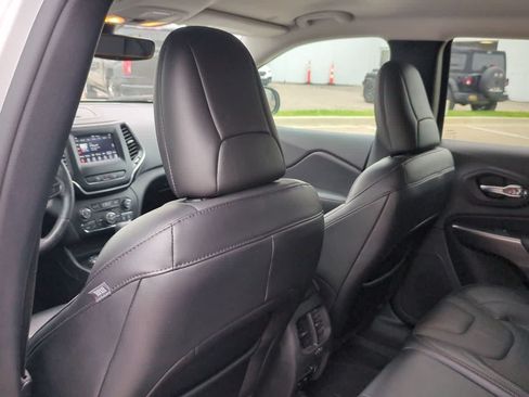 Used 2020 Jeep Cherokee Latitude Lux w/ Comfort/Convenience Group AWD/4WD image 17