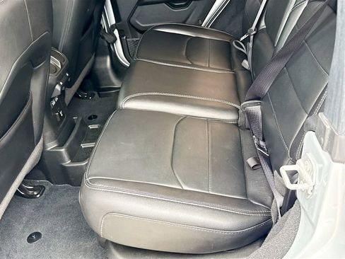 Used 2022 Jeep Wrangler Unlimited Sahara image 29