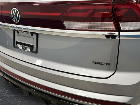 Used 2024 Volkswagen Atlas Cross Sport SEL R-Line AWD/4WD image 39