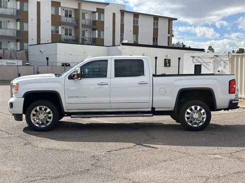 Used 2017 GMC Sierra 2500 Denali w/ Duramax Plus Package image 4