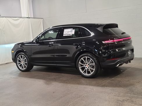 New 2026 Porsche Cayenne image 3
