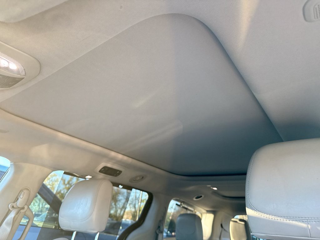 Used 2021 Chrysler Pacifica Limited AWD/4WD image 18