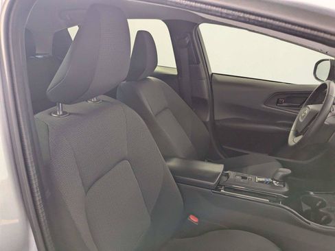 Used 2025 Toyota Prius LE FWD image 33