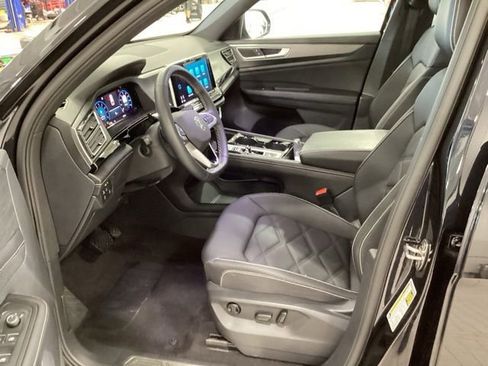 Used 2024 Volkswagen Atlas Cross Sport SE AWD/4WD image 11