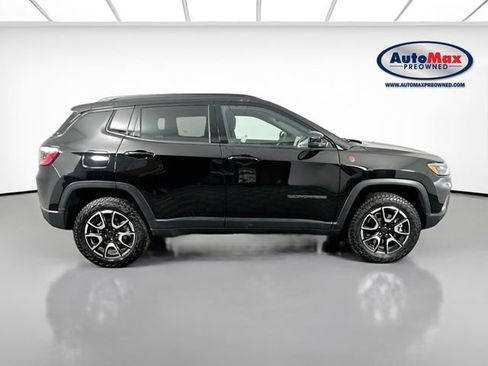 Used 2025 Jeep Compass Trailhawk image 9