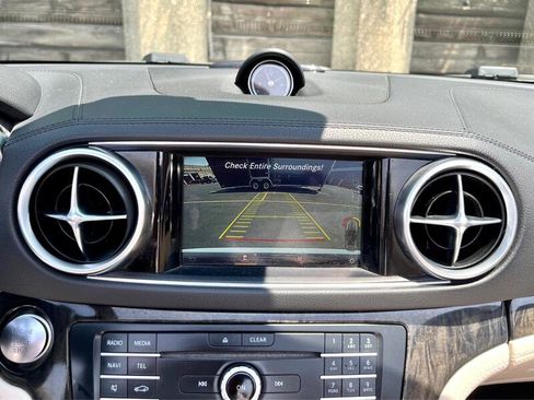 Used 2017 Mercedes-Benz SL 550 image 19
