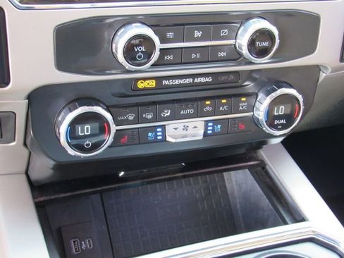 Used 2022 Ford F250 Lariat w/ Lariat Ultimate Package AWD/4WD image 30