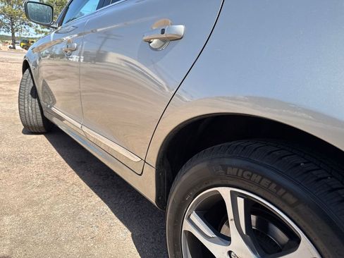 Used 2015 Volvo XC60 T6 w/ Proximity Package AWD/4WD image 43