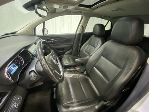 Used 2019 Buick Encore Essence image 9