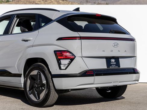 Used 2024 Hyundai Kona Limited FWD image 11