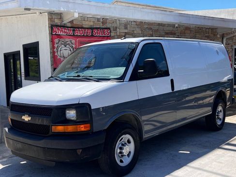 Used 2014 Chevrolet Express 2500 RWD image 2
