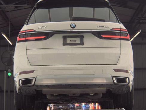 Used 2023 BMW X7 xDrive40i w/ Premium Package image 5
